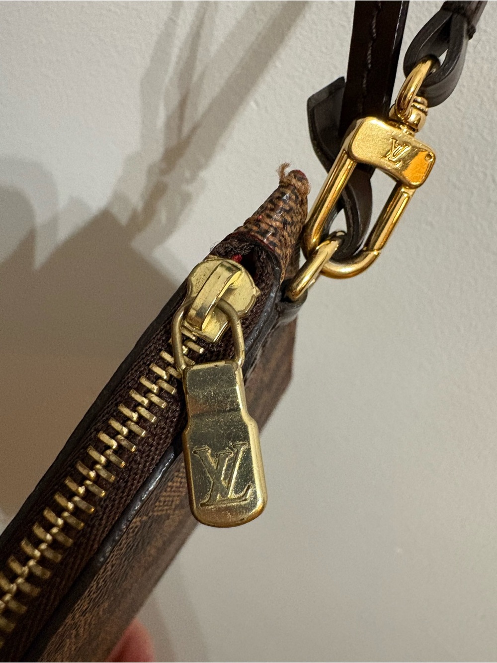 Louis Vuitton Damier Ebene Neverfull Pouch Wristlet - Picture 4 of 6